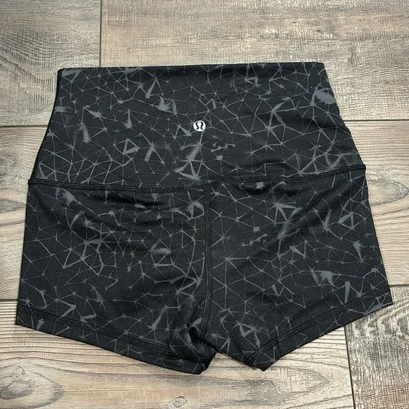Lululemon Black Groove Short Under the Constellations High Waisted Size 4 - Picture 4 of 6